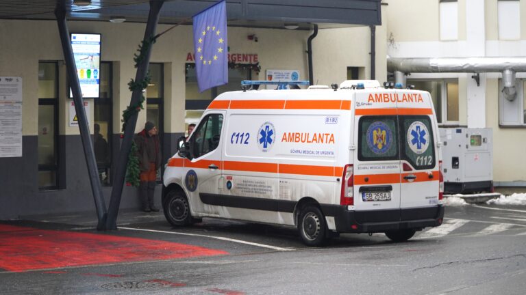 femeie accidentata de o masina pe o trecere de pietoni in sibiu sufera din cauza unor rani grave