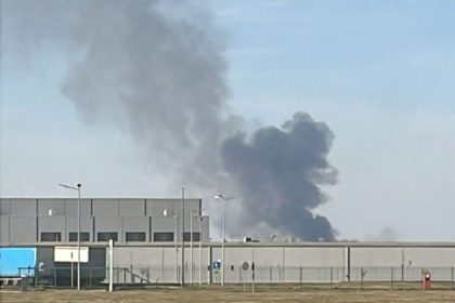 incendiu de vegetatie la iesirea din ocna sibiului fumul negru este vizibil din sibiu foto