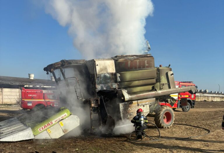 incendiu pe camp la avrig un utilaj agricol a fost cuprins de flacari foto