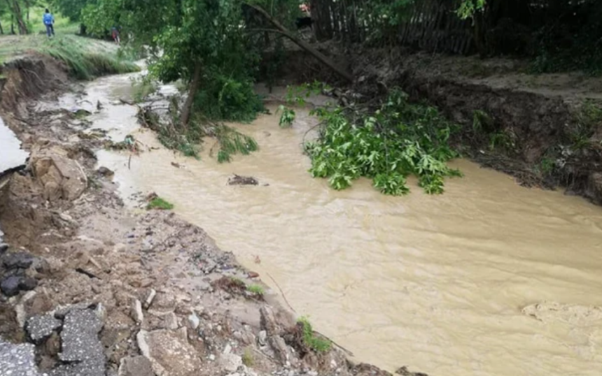 Coduri portocalii si galbene de inundatii pe mai multe rauri din tara judeul sibiu se afla in zone periculoase