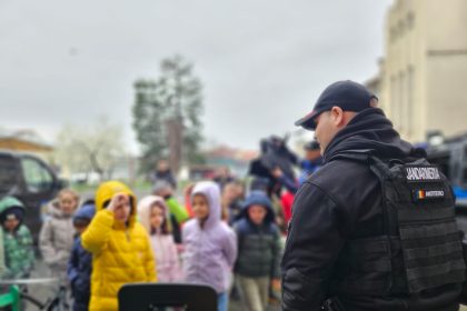 Cum au reusit peste 100 de copii din Sibiu sa se antreneze cu jandarmii a fost multa agitatie foto