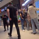 P batand in Promenada Mall Sibiu un livrator Glovo s a certat cu un angajat de la Burger King video