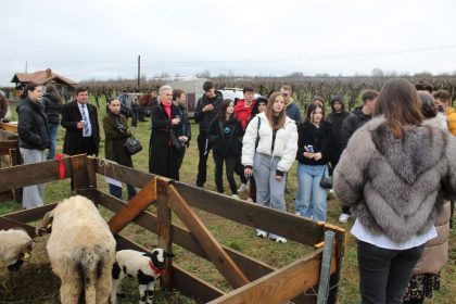 Peste 800 de elevi din zece licee din Sibiu descopera agricultura sustenabila la Ferma Rusciori in cadrul programului EDU LAB FARM 2026