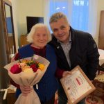 Primarul Mediasului in vizita la varstnicii din oras cel mai in varsta are 99 de ani foto