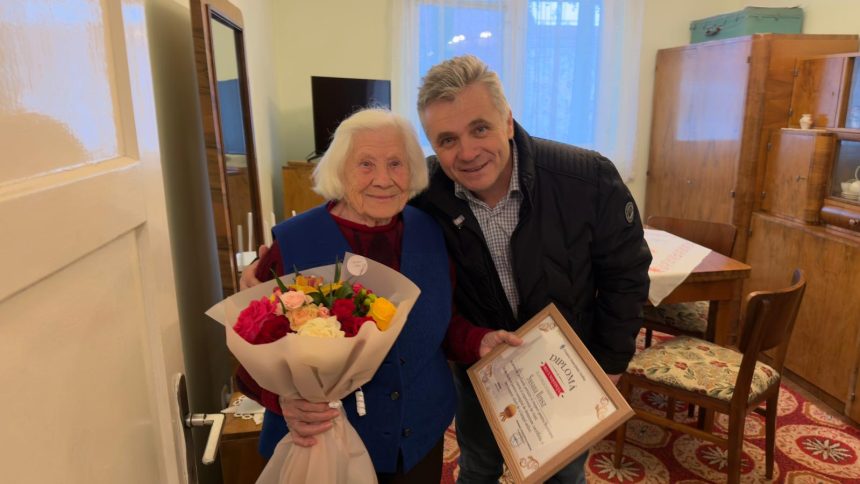 Primarul Mediasului in vizita la varstnicii din oras cel mai in varsta are 99 de ani foto