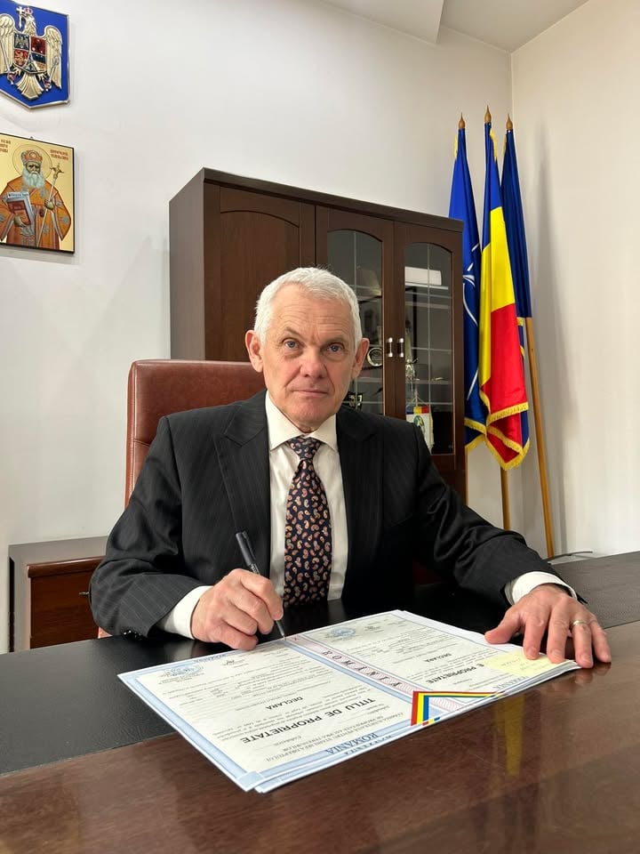 Sase titluri de proprietate semnate de prefectul Cretu in sapte localitati
