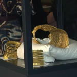 Tezaurul dacic revine acasa coiful si cele doua bratari restituite Romaniei de Olanda video
