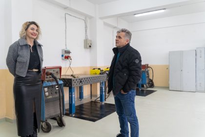 transformare semnificativa la un liceu din mediash investitii in educatia tehnologica foto