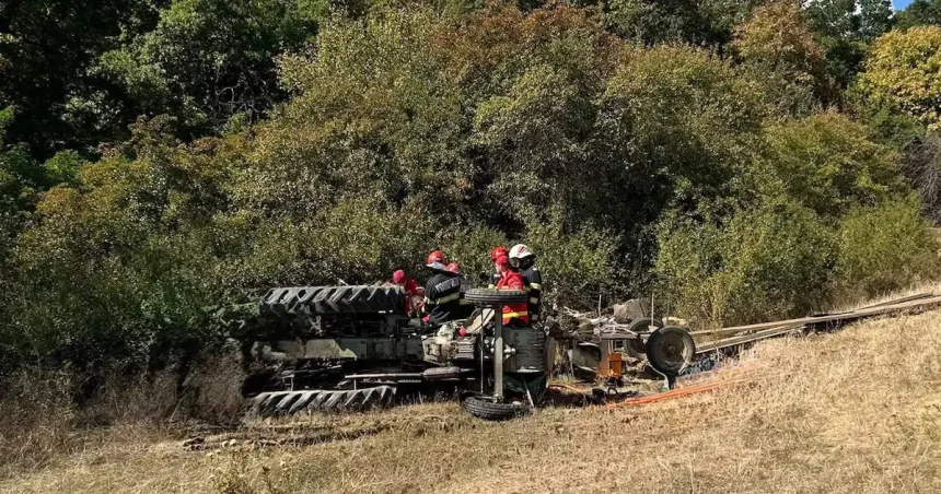 Bărbat inconștient transportat la spital după ce tractorul s-a răsturnat, în Cristian