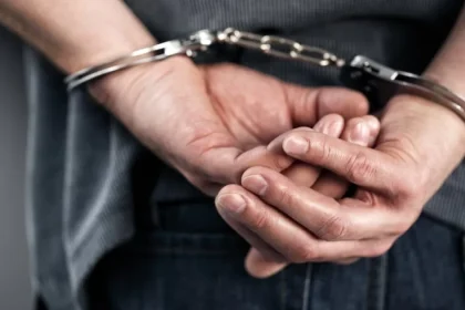 Bătaie pe Calea Dumbrăvii: trei tineri, sub control judiciar; un bărbat la spital
