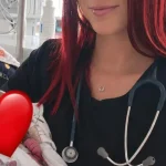 Cât doarme un nou-născut și când trebuie trezit pentru masă. Ce spune un medic neonatolog