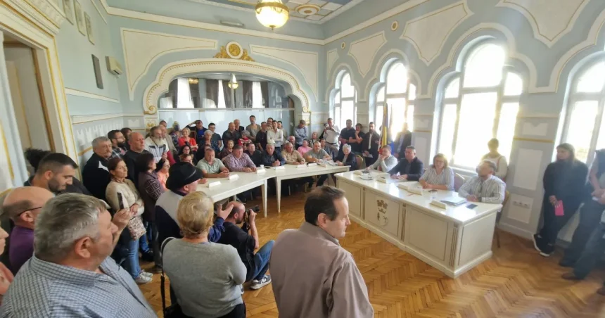 Consilierii din Săliște au respins unanim fabrica de magneziu, în fața localnicilor
