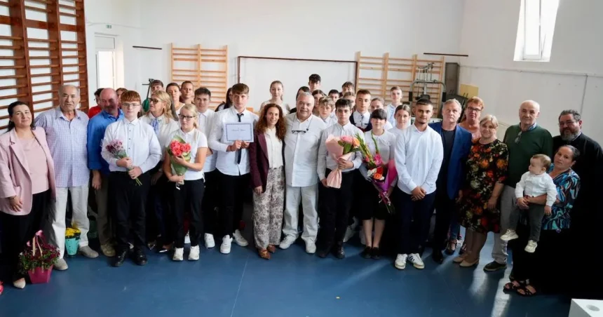 Constantin Chiriac premiază 24 de elevi din Prisăcani