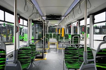 Copil de 7 ani rănit după o frână bruscă a autobuzului pe strada Rahovei