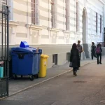 Elevii din Sibiu protestează în negru față de uniformele școlare