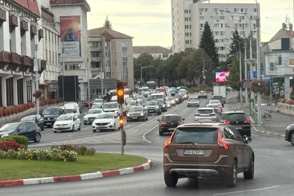Jumătate dintre cititori nu cred în semafoarele din giratorii. Doar 9% le susțin