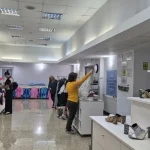 Magazinul ANAF rămâne deschis. Pelerinele de ploaie la 5 lei, cele mai vândute