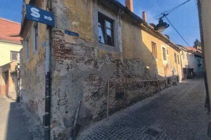 Monument istoric din centrul Sibiului, degradat, scos la vânzare