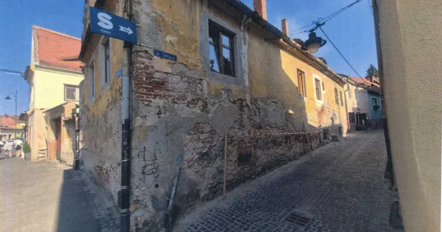 Monument istoric din centrul Sibiului, degradat, scos la vânzare