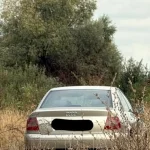 Persoană decedată găsită într-o mașină pe malul Cibinului. Poliția investighează
