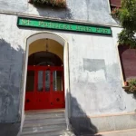 Pub în fosta Poștă de pe Mitropoliei. Patron: Are un timbru istoric