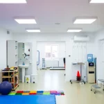 Robot terapie și jocuri video la centrul de recuperare ortopedică extins din Sibiu