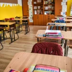 Șase din zece cititori vor interzicerea totală a telefoanelor mobile în școli