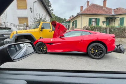 Șofer beat a intrat cu Ferrariul în patru mașini parcate în Sibiu și a spart o țeavă