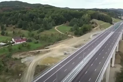 Șofer de TIR, lacrimi la vederea secțiunii Tigveni - Curtea de Argeș