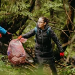 Strângi gunoaiele din Păltiniș și primești o excursie ghidată în zonă
