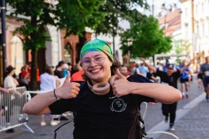 Tânăr din Sibiu, întors din Irlanda, invită publicul la proiecția scurtmetrajului său