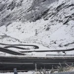 Transfăgărășan, deschis încă trei săptămâni. 10 cm de zăpadă pe șosea