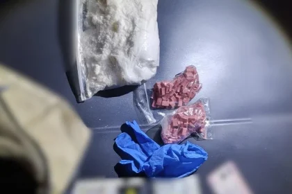 Trei bărbați arestați pentru trafic de droguri, cu 200 de pastile de ecstasy