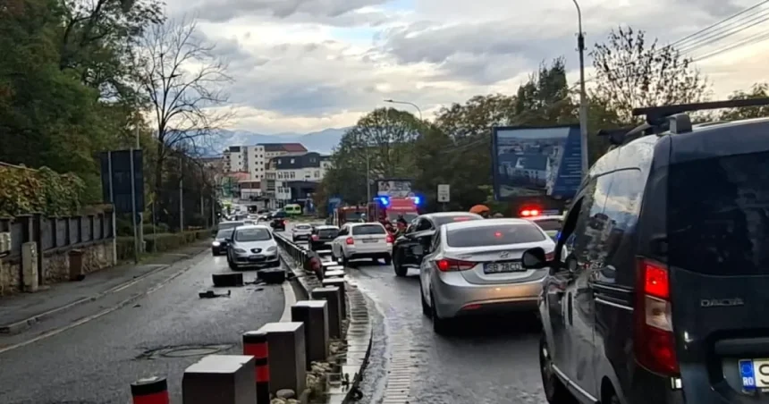 Al zecelea accident pe Șaguna. Primăria spunea că separatoarele sunt eficiente