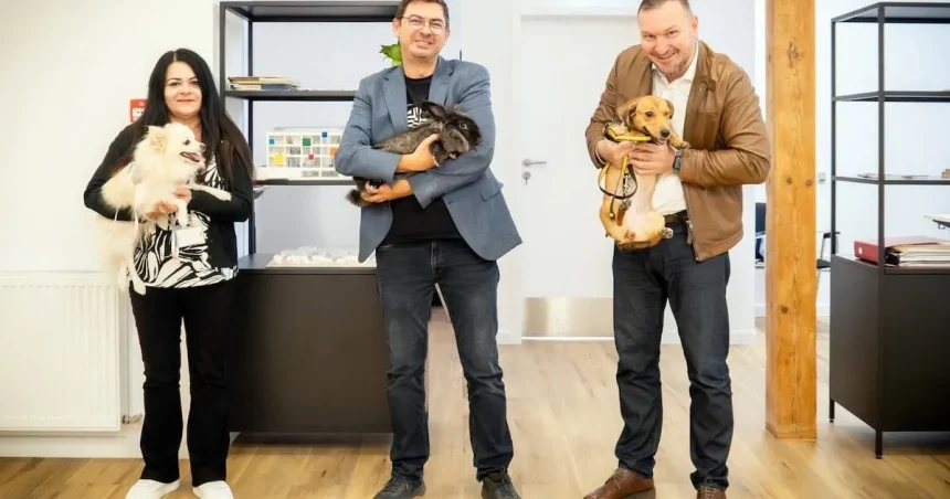 Angajații CJ Sibiu au venit vineri la birou cu animalele de companie