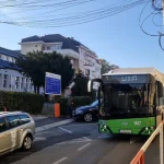 Autobuz Tursib, blocat pe strada Rennes. „Cum au crezut că pot lua curba?”