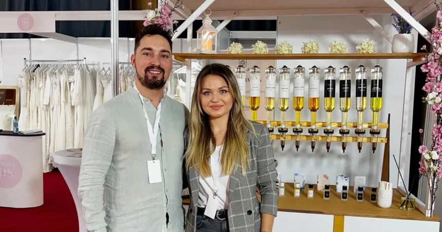 Doi tineri din Sibiu și-au deschis un parfum bar, inspirați de propria nuntă