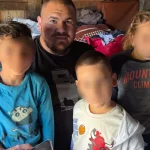 Frații din Brădeni au acum o rulotă încălzită. Natea vrea să le construiască o casă