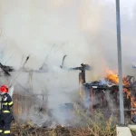 Incendiu la Cârța: 36 de păsări și un câine au murit; casa, salvată de pompieri