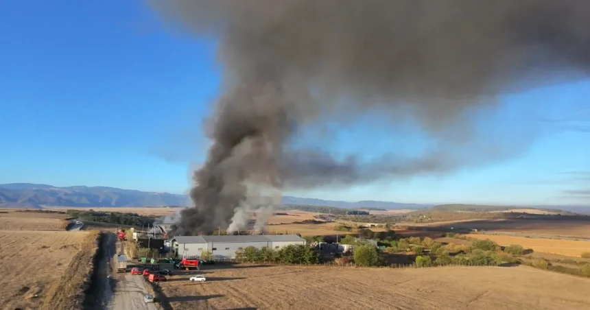 Incendiu la stația de deșeuri din Rusciori; fumul nu a ajuns în Sibiu
