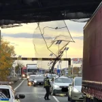 La Veștem nu sunt versanți. Plasele căzute provin de la podul de cale ferată
