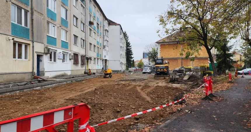 Parcarea de lângă Poliție prinde contur. Primăria explică de ce nu au fost salvați copacii