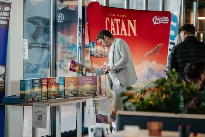 Peste 100 de jucători de Catan, sâmbătă la Sibiu, pentru etapa națională