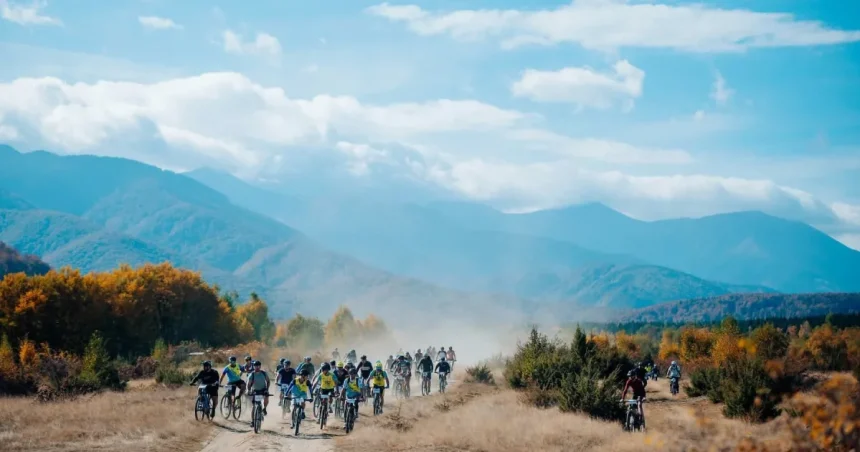 Peste 200 de cicliști au pedalat pe noul traseu din Țara Oltului