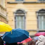 Ploi în tot județul Sibiu și ninsori la peste 1.500 de metri până marți dimineață