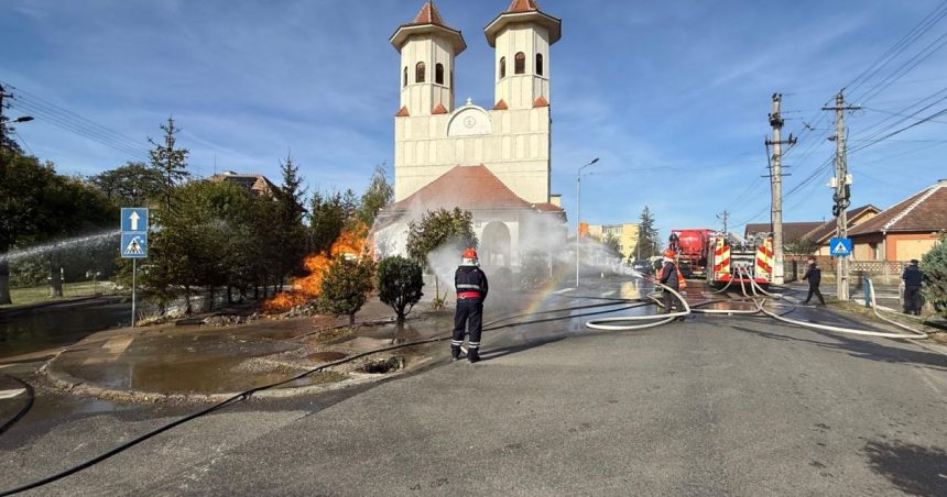 Preotul bisericii evacuate din Tălmaciu: „Oamenii au ieșit foarte calm”