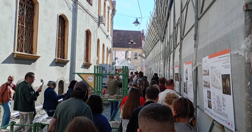 Tur ghidat prin Sibiul istoric: de la Poștă la fresca din 1628 și Banca Albina