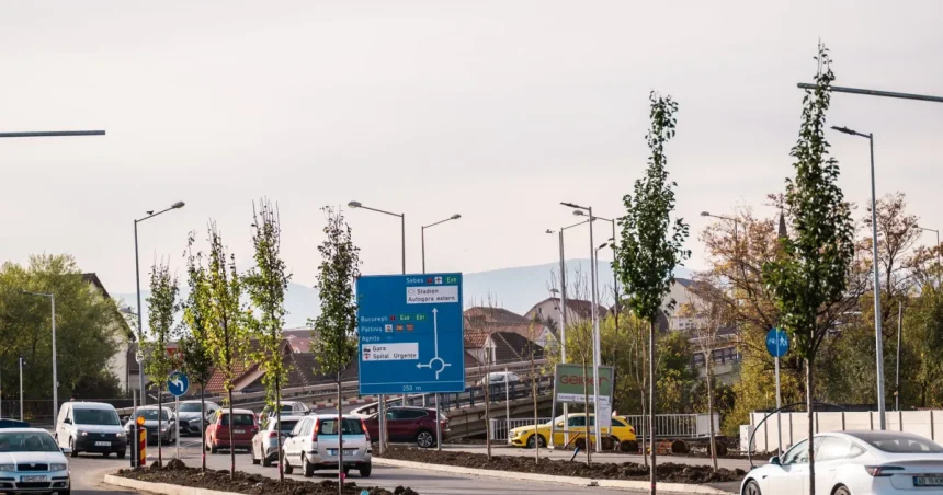 Ultimul strat de asfalt pe Calea Șurii Mari. Strada se închide noaptea pentru lucrări
