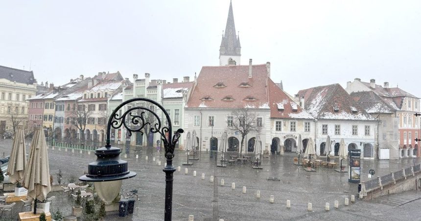 Vreme rece la Sibiu, ploi și lapoviță la munte. Minime de 1 grad miercuri spre joi